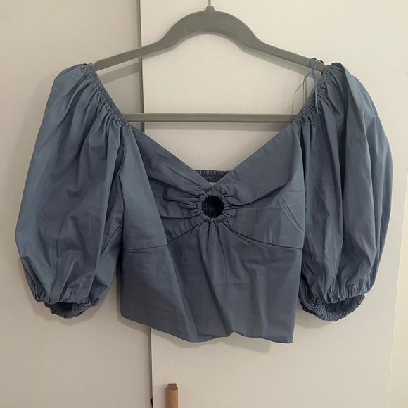 Abercrombie & Fitch Tops - Abercrombie Puff Sleeve Crop Top